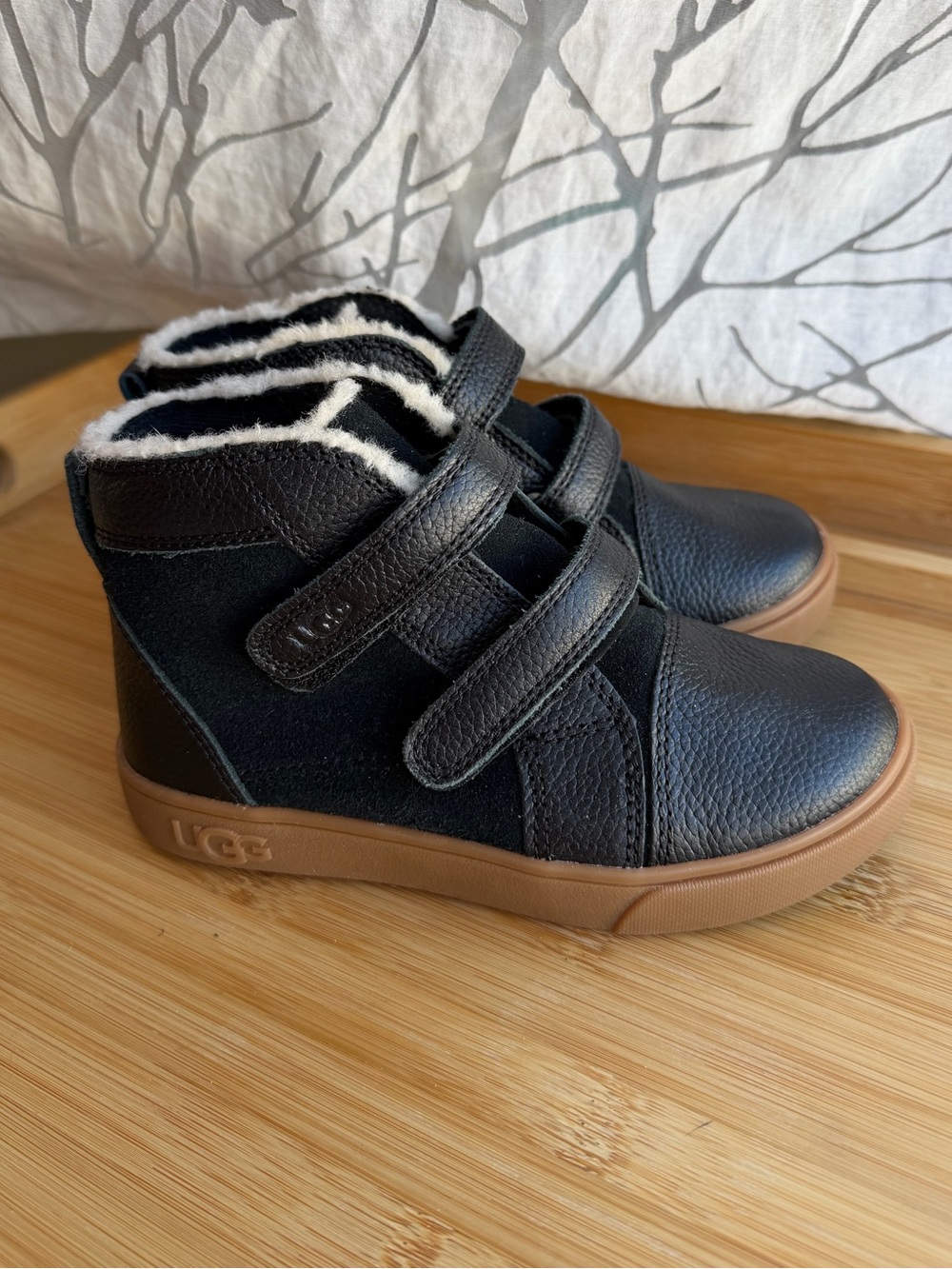 EUC- UGG Rennon Kids Black Leather & Shearling-Lined High-Top Sneaker Boots